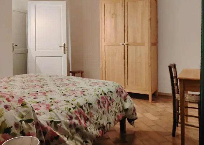 Casaregina In Collina ベッド・アンド・ブレックファスト フォリーニョ