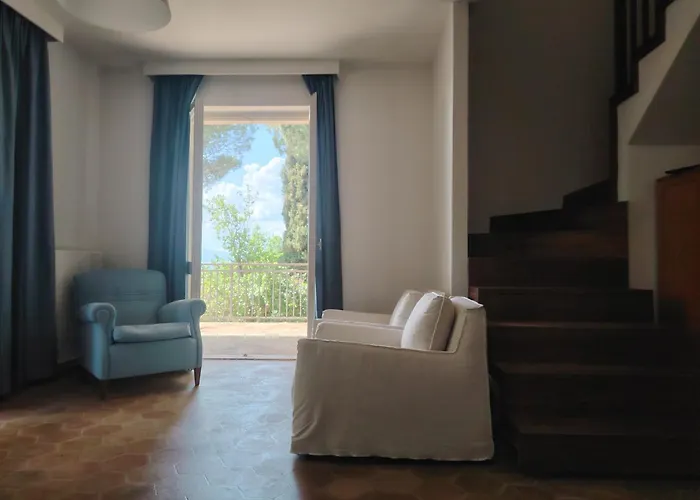 Casaregina In Collina ベッド・アンド・ブレックファスト フォリーニョ